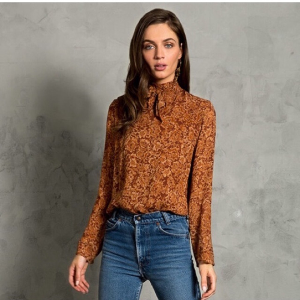 NWT Chan Luu Floral Neck Tie Blouse